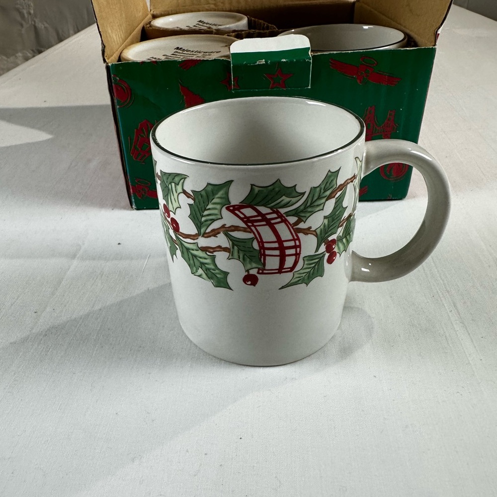 Holiday Ribbon Vintage Set of 4 Ceramic Christmas Mugs Dist.by Mervyn’s - Picture 10 of 16